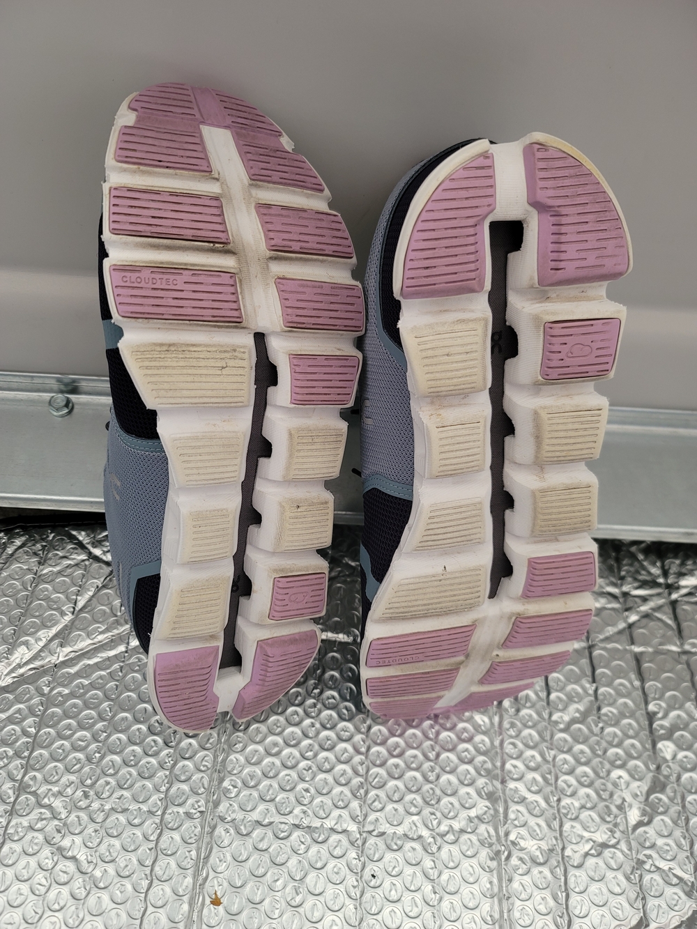 On Running Cloudswift Athletic Shoes - Picture 4 of 8